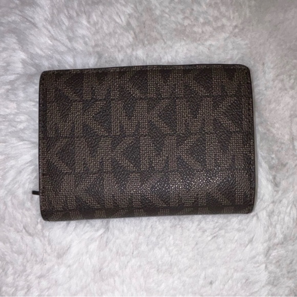 Like New-Michael Kors Monogram Leather Wallet - Picture 2 of 4